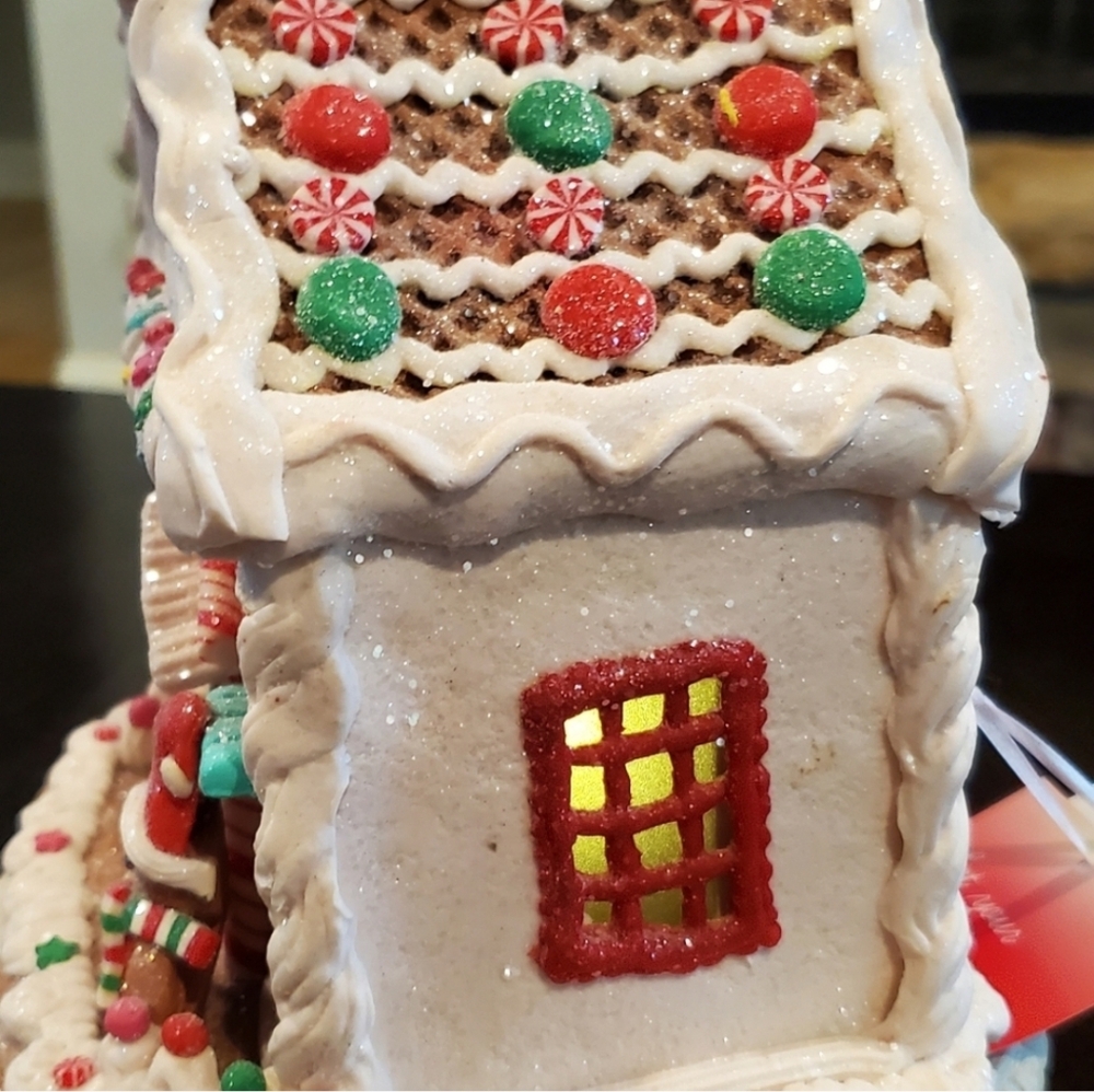 Festive Peppermint Gingerbread House-NWT - Picture 5 of 8